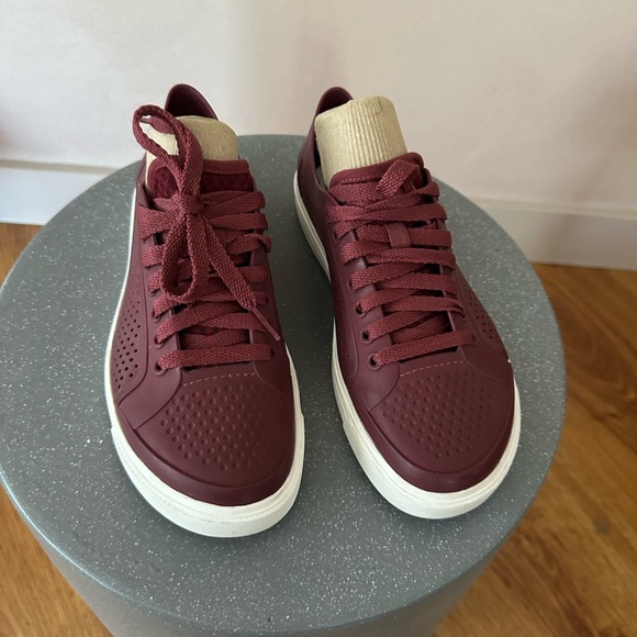 CROCS Burgundy Sneakers - Picture 2 of 5
